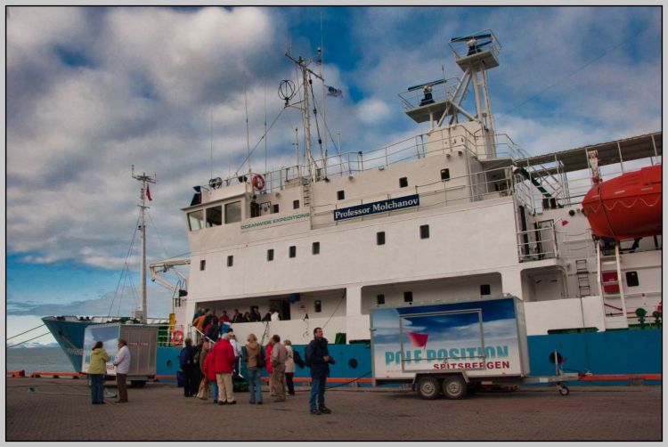 Le Pofesseur MOLCHANOV à quai